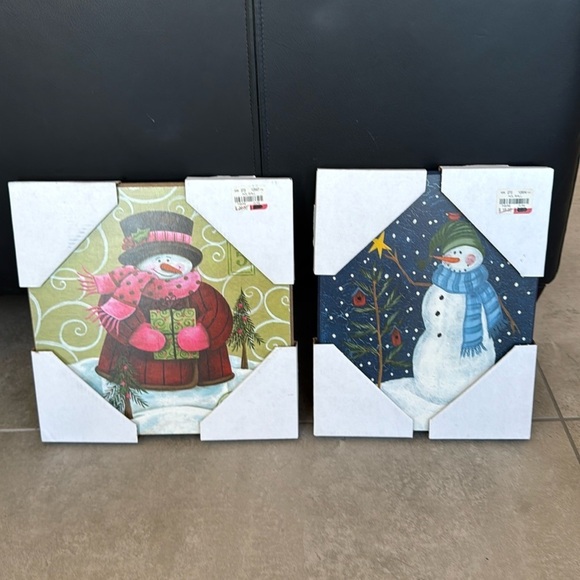 Hol Wall Other - NWT two snowman Christmas wooden plaques Blue White and Green Red